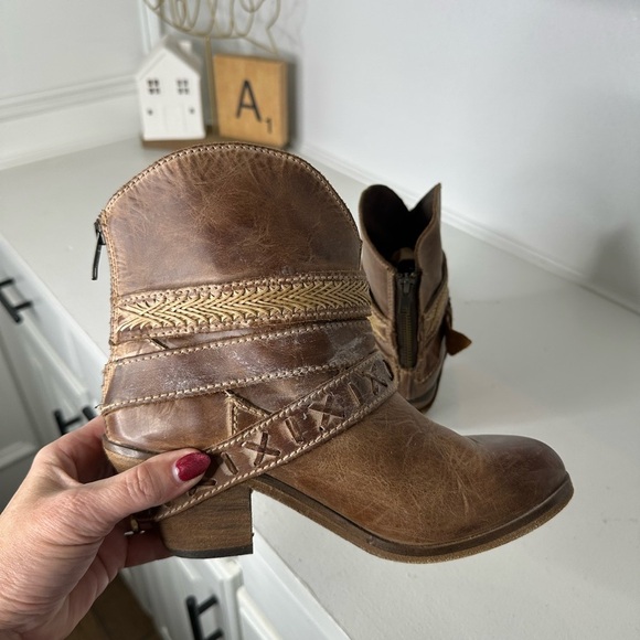 Corral Boots Indie Spirit Distressed Leather Ankle Boots Braided Strap Bootie - Picture 7 of 9